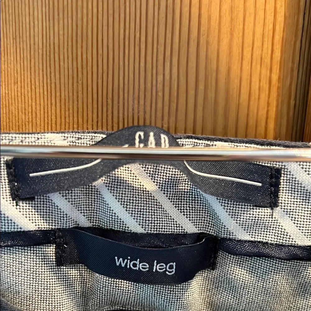 Women Navy casual pants size 2 by Gap. Wide leg and cuffed. Cotton. - Picture 2 of 5